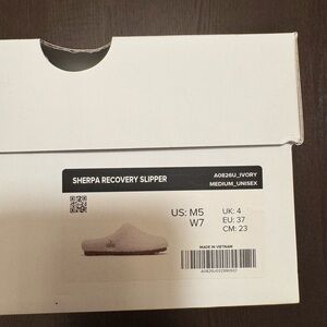 ALO Yoga Ivory Sherpa Recovery Slipper